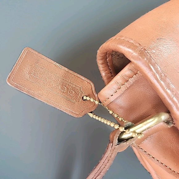 90s Coach British Tan City Bag 9790 Adjustable Strap Gold Brass Hardware - Picture 3 of 4